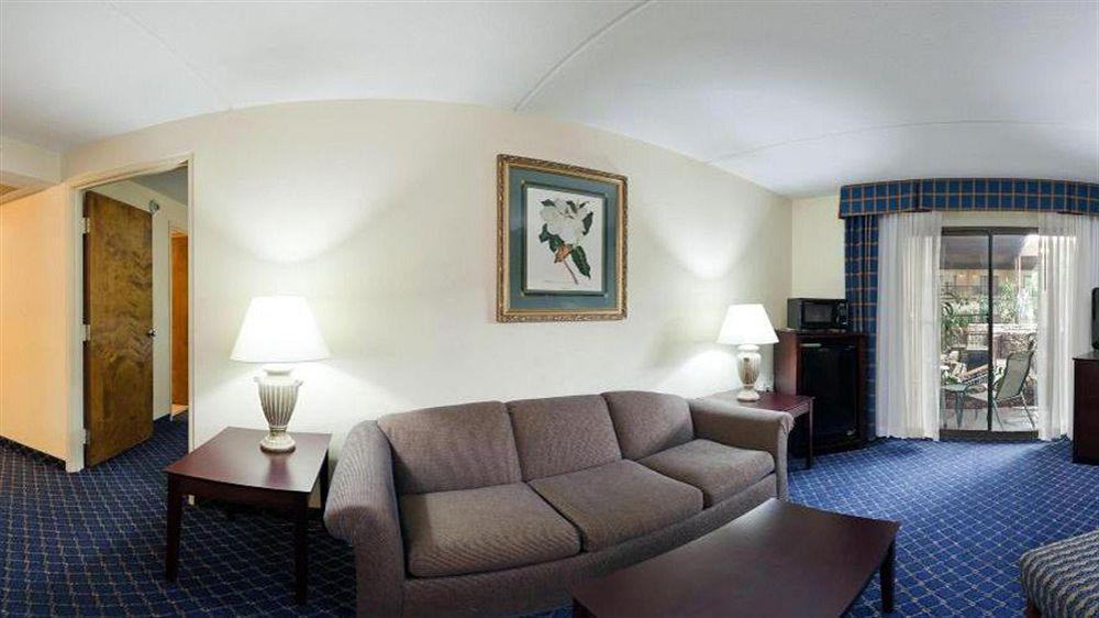 Boxboro Regency Hotel Boxborough Екстериор снимка