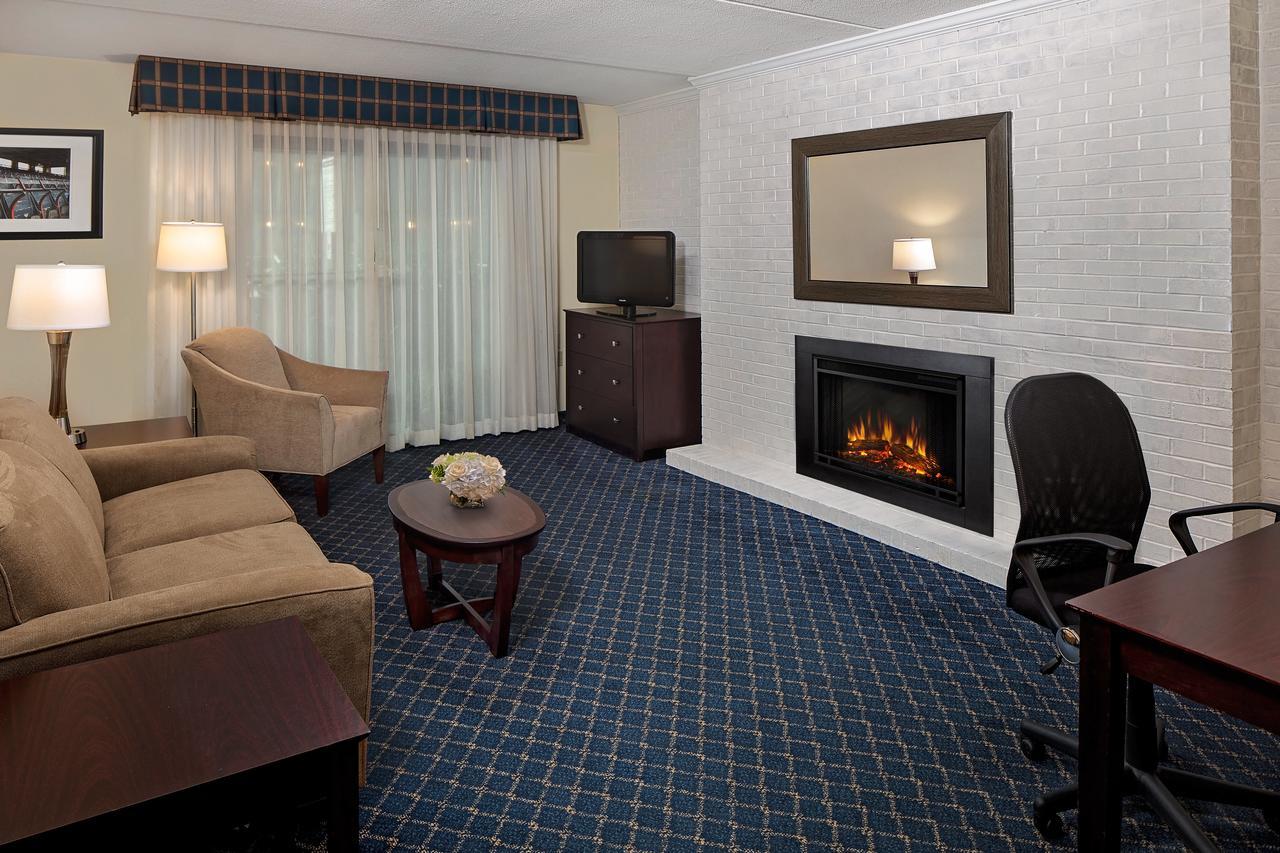 Boxboro Regency Hotel Boxborough Екстериор снимка